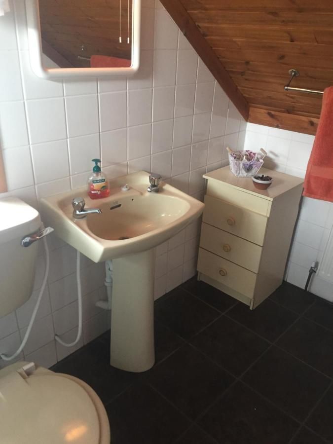 Дома для отпуска Shannon Breeze Cottage Ballycrossaun-20