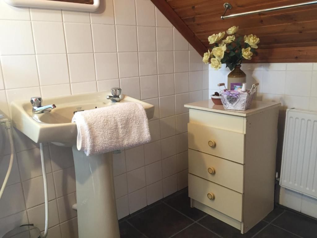 Дома для отпуска Shannon Breeze Cottage Ballycrossaun